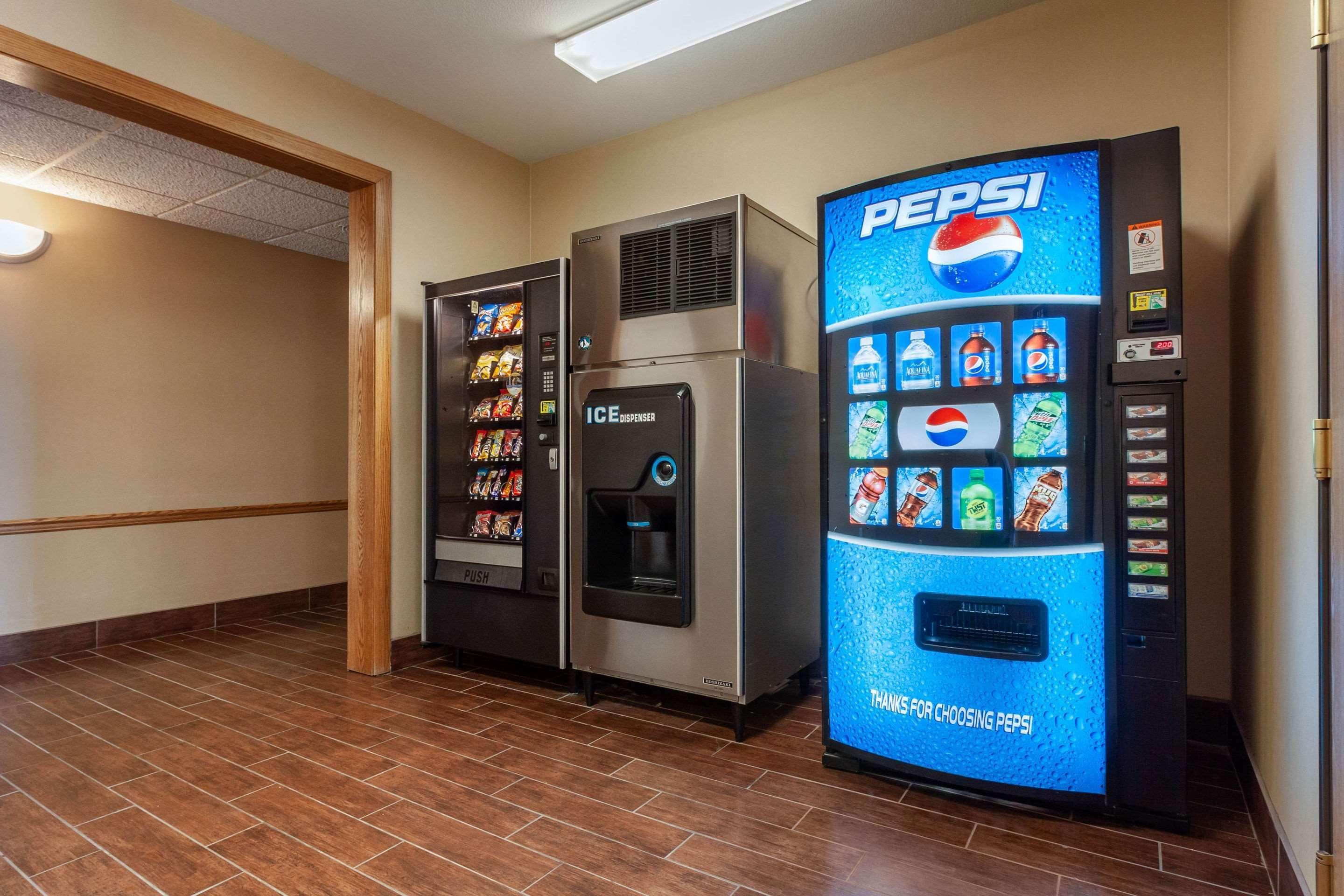 Sleep Inn & Suites Hays I-70 Εξωτερικό φωτογραφία