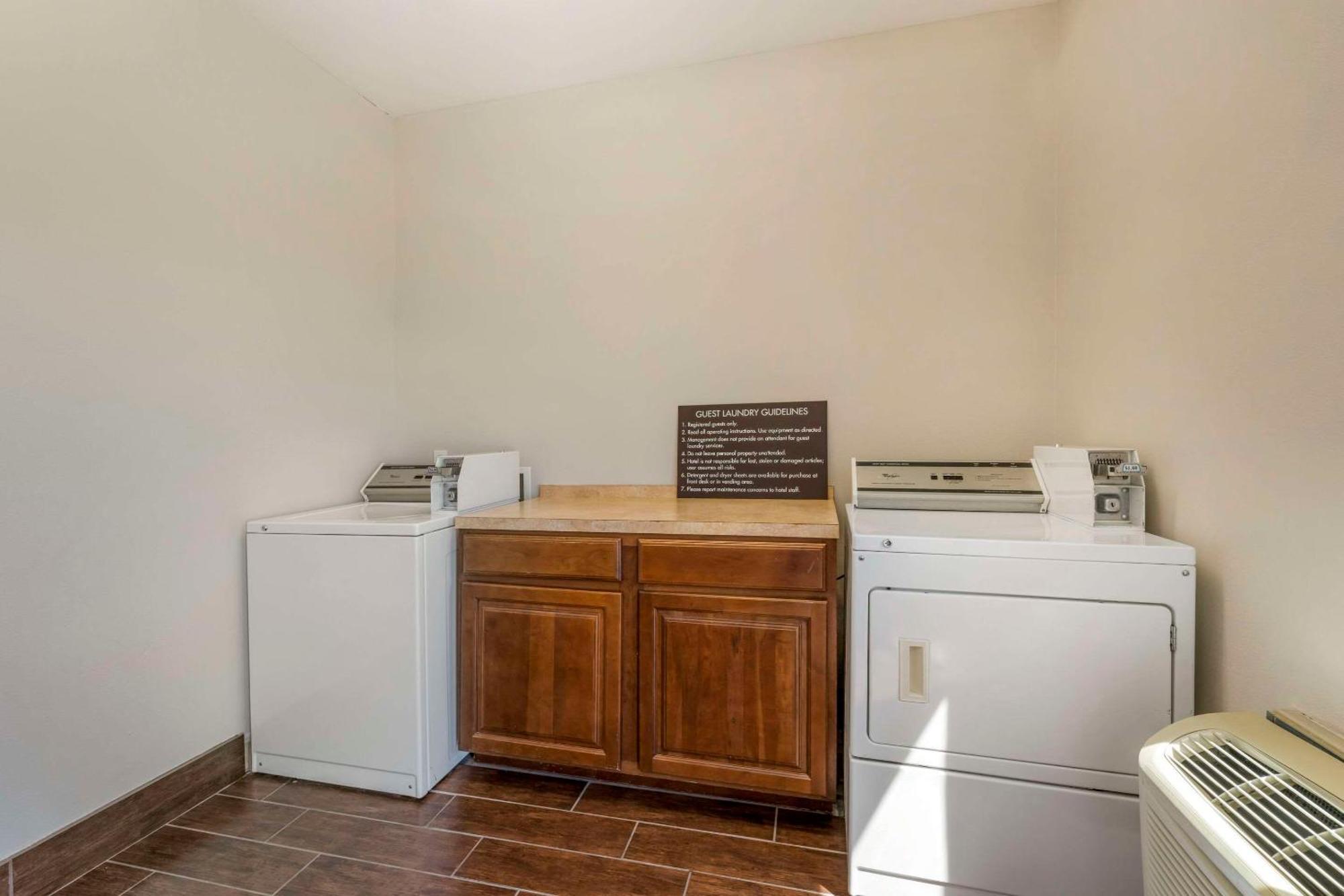 Sleep Inn & Suites Hays I-70 Εξωτερικό φωτογραφία